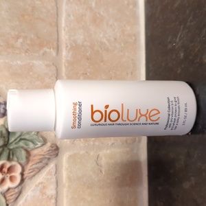 bioLuxe Smoothing Conditioner. 3 Fl Oz. NWOT